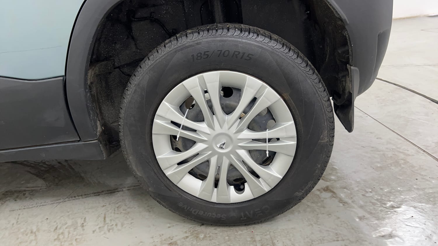 Used 2022 Tata Punch Adventure Rhythm Pack MT Petrol Manual tyres LEFT REAR TYRE RIM VIEW