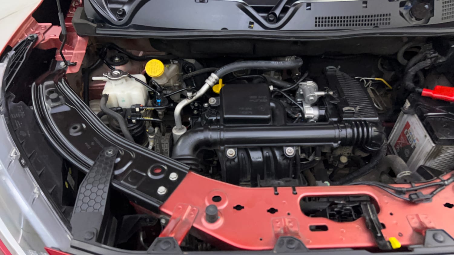 Used 2024 Nissan Magnite XV Petrol Manual engine ENGINE RIGHT SIDE VIEW