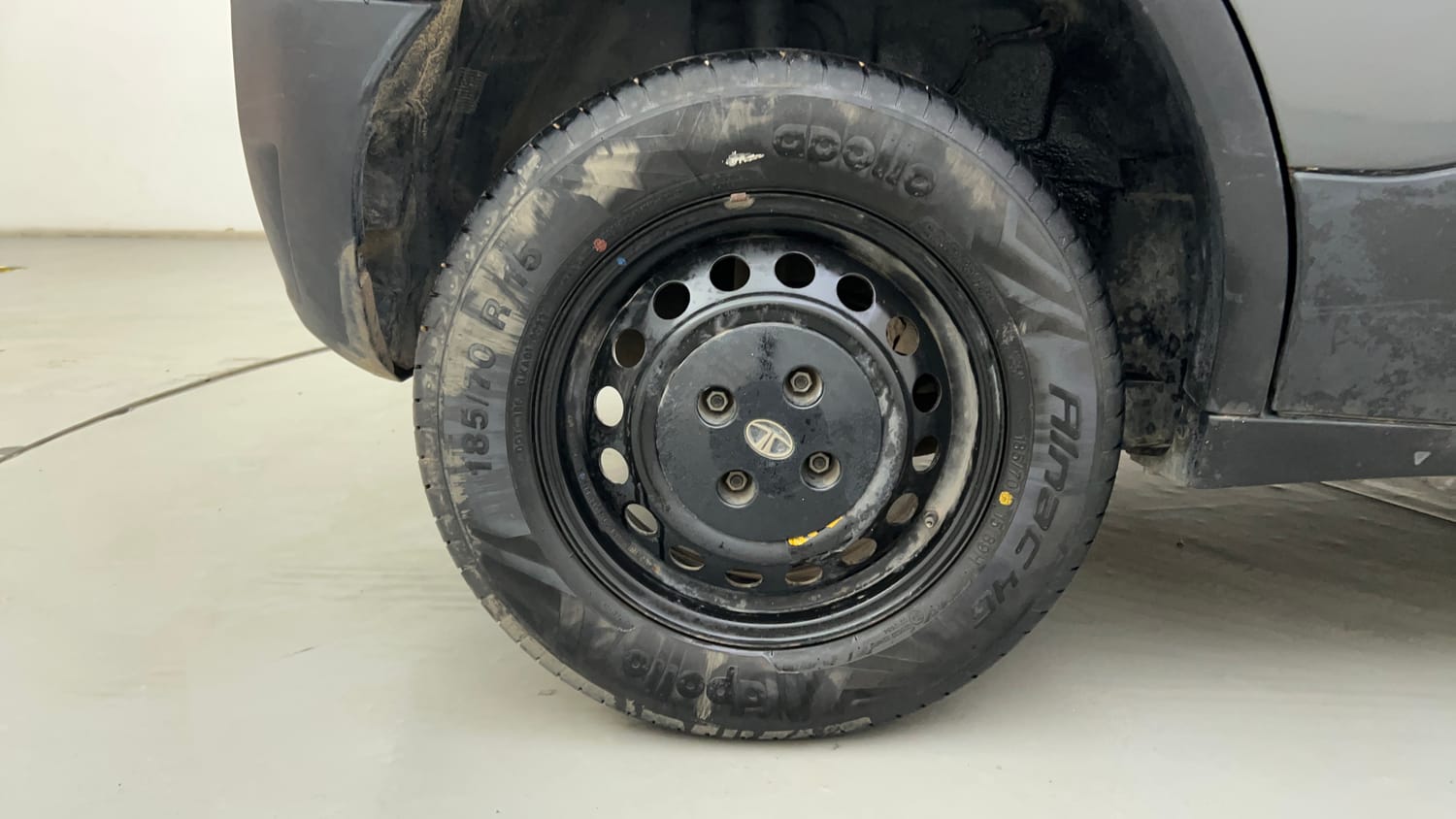 Used 2022 Tata Punch Pure Rhythm Pack MT Petrol Manual tyres RIGHT REAR TYRE RIM VIEW