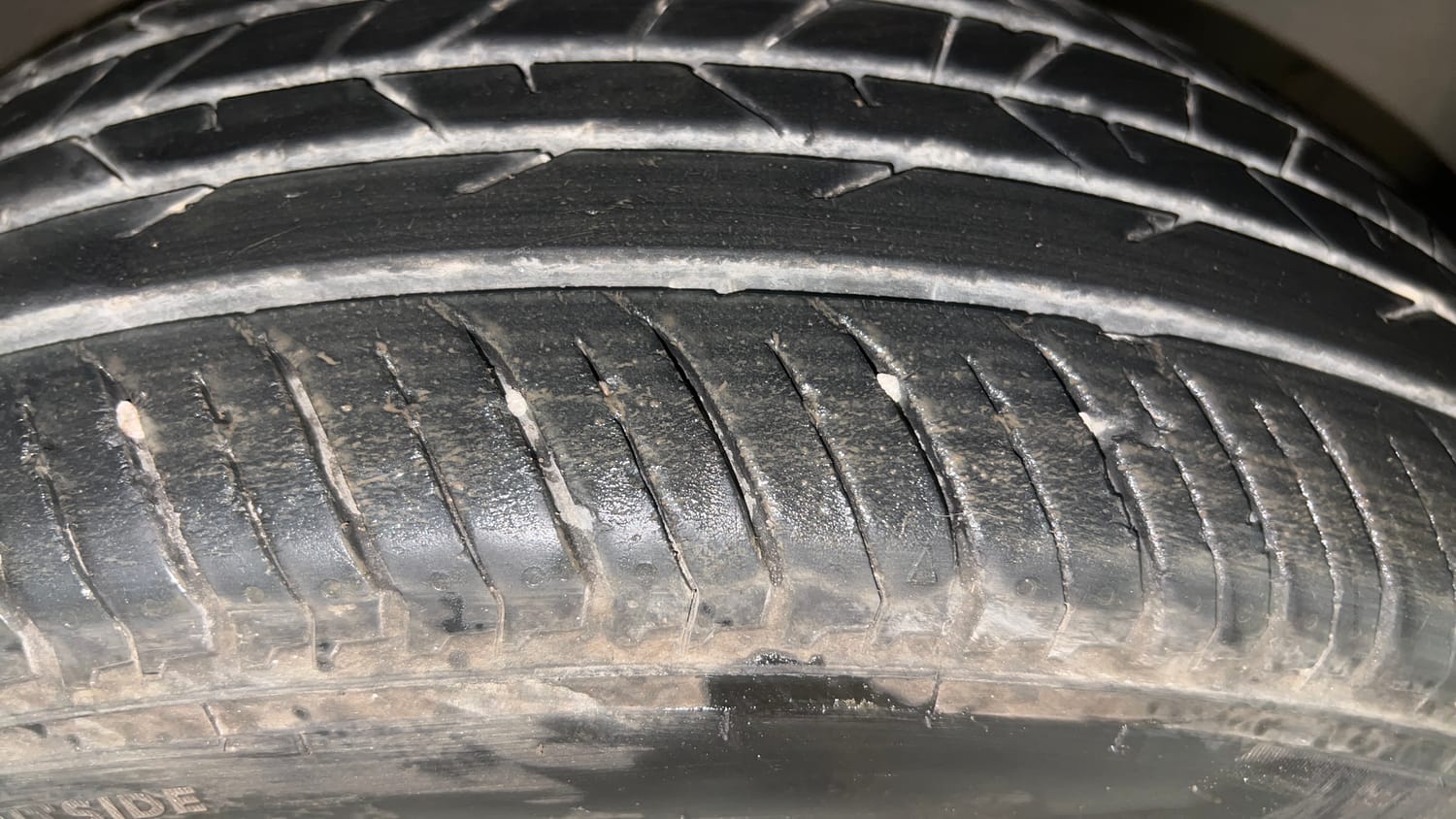 Used 2023 Renault Kiger RXT (O) AMT Petrol Automatic tyres RIGHT FRONT TYRE TREAD VIEW
