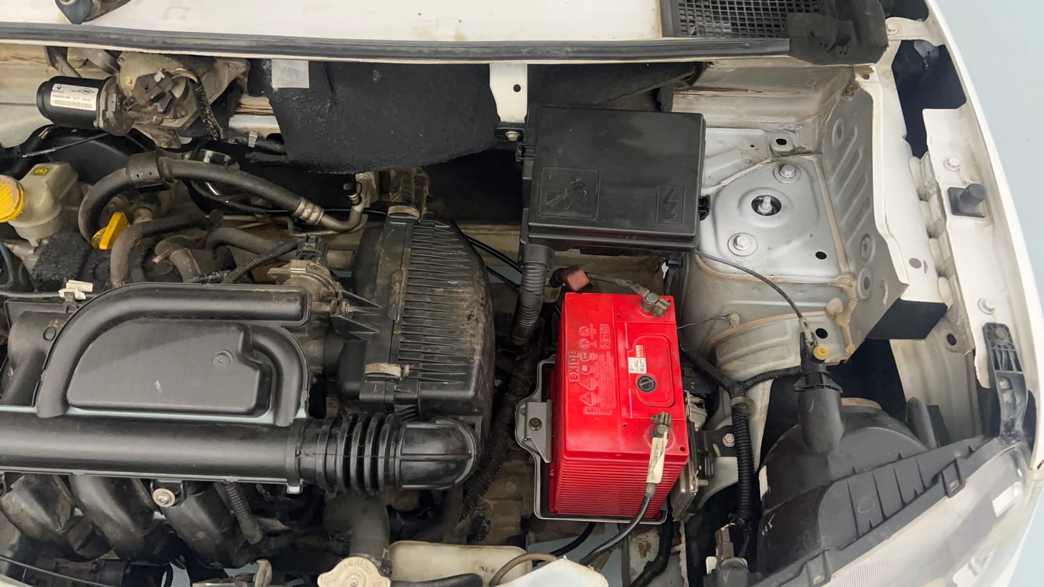 Used 2018 Renault Kwid RXT (O) 1.0 SCE Edition Petrol Manual engine ENGINE LEFT SIDE VIEW