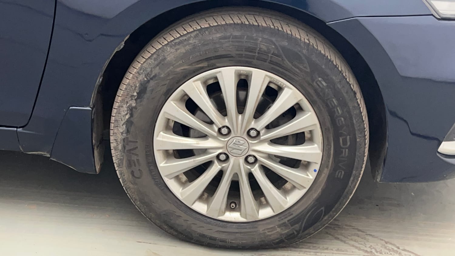 Used 2022 Maruti Suzuki Ciaz Zeta 1.5 Petrol Manual tyres RIGHT FRONT TYRE RIM VIEW