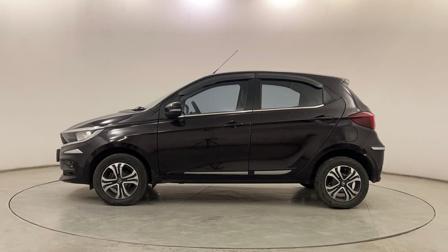Used 2022 Tata Tiago XT CNG Cng Manual exterior LEFT SIDE VIEW