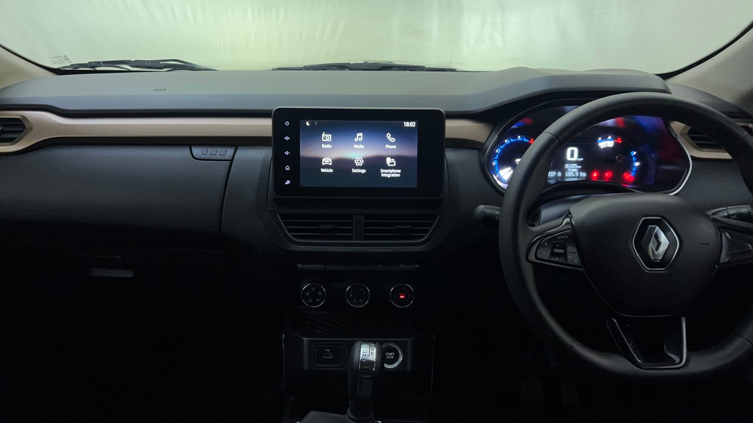 Used 2023 Renault Kiger RXT (O) AMT Petrol Automatic interior MUSIC SYSTEM & AC CONTROL VIEW