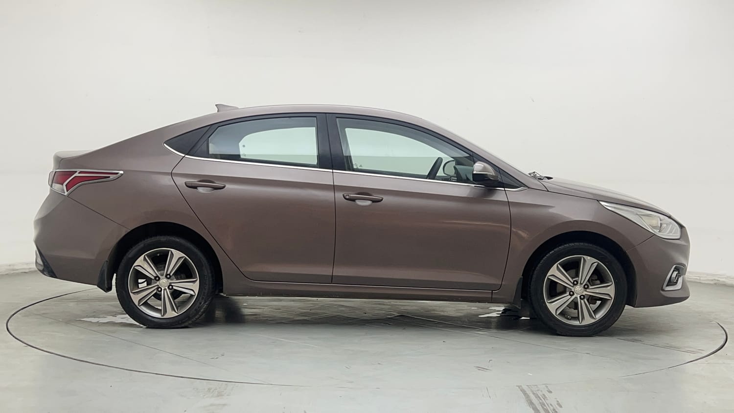 Used 2017 Hyundai Verna SX 1.6 VTVT Petrol Manual exterior RIGHT SIDE VIEW