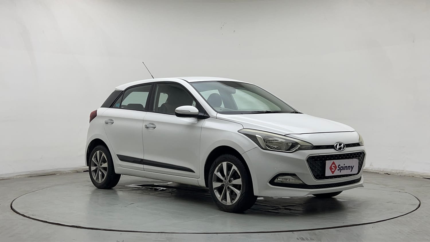 Used 2015 Hyundai Elite i20 Asta 1.2 Petrol Manual exterior RIGHT FRONT CORNER VIEW