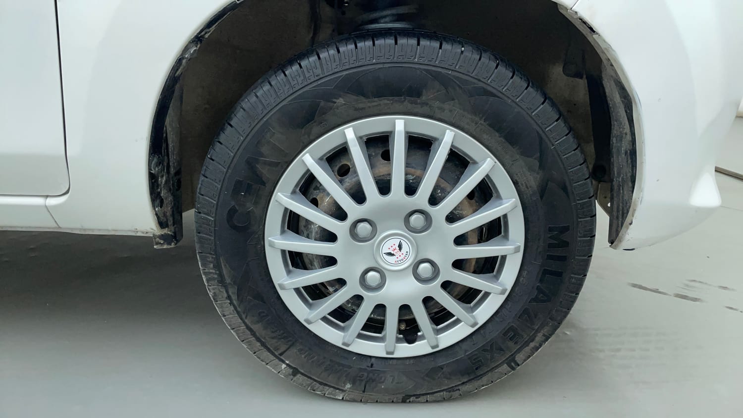 Used 2014 Maruti Suzuki Alto 800 Lxi Petrol Manual tyres RIGHT FRONT TYRE RIM VIEW