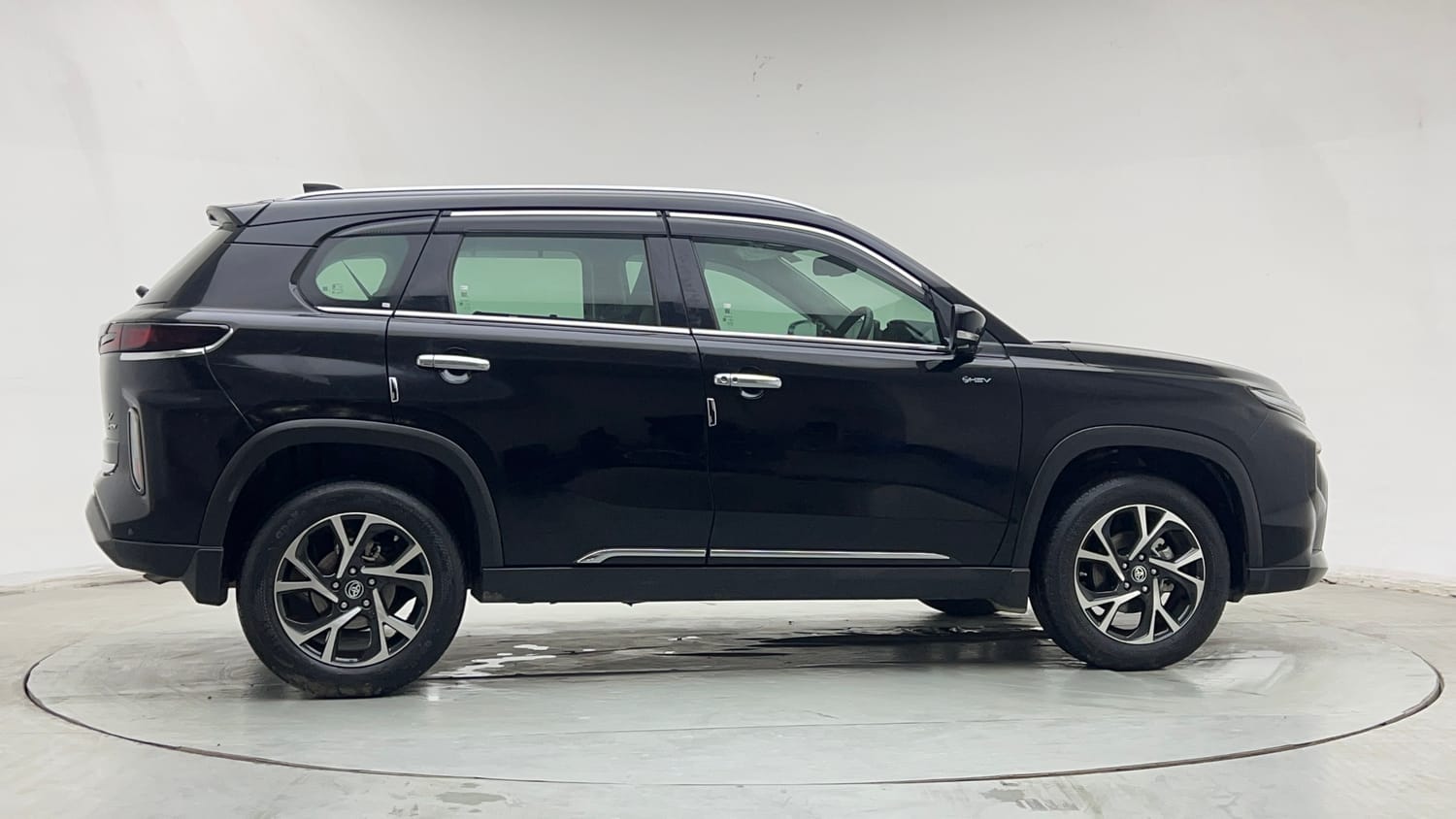 Used 2025 Toyota Urban Cruiser Hyryder V Hybrid Hybrid Automatic exterior RIGHT SIDE VIEW