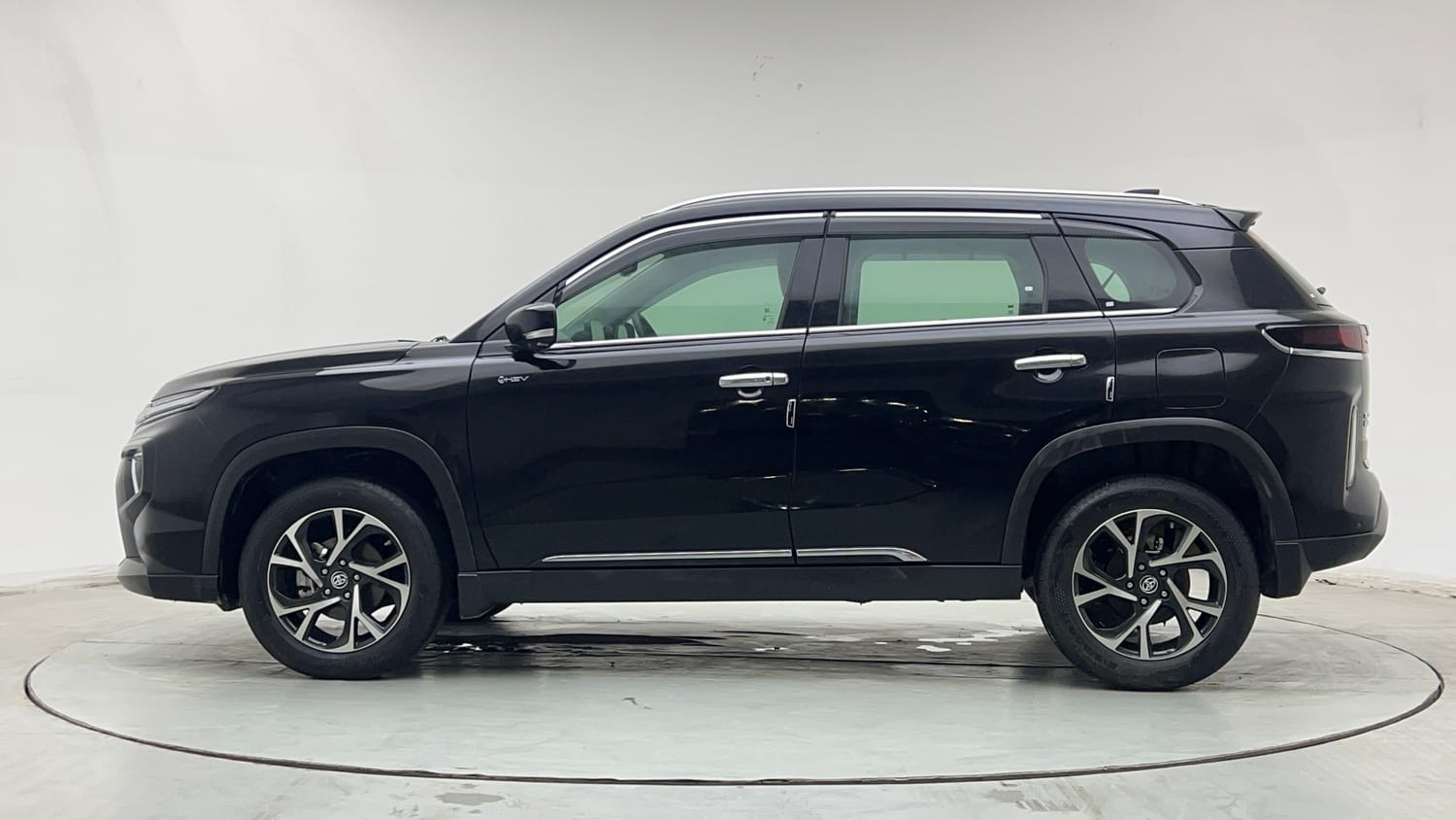 Used 2025 Toyota Urban Cruiser Hyryder V Hybrid Hybrid Automatic exterior LEFT SIDE VIEW