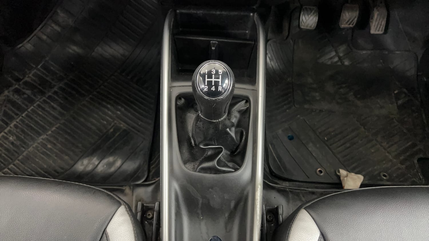 Used 2018 Maruti Suzuki Baleno Delta 1.2 Petrol Manual interior GEAR  KNOB VIEW