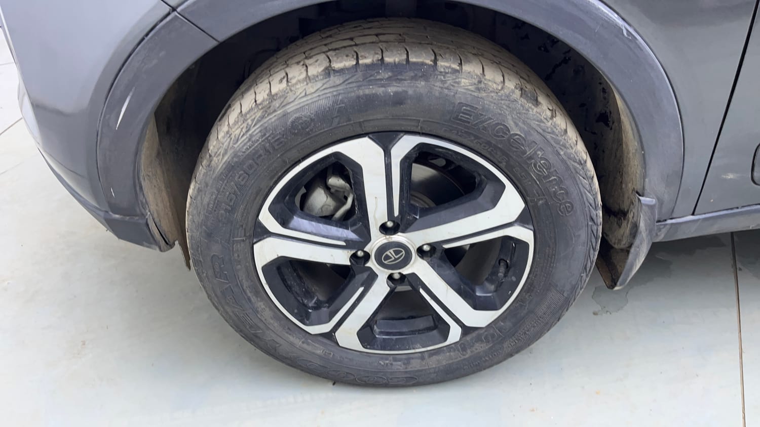 Used 2023 Tata Nexon XZ Plus Diesel Diesel Manual tyres LEFT FRONT TYRE RIM VIEW