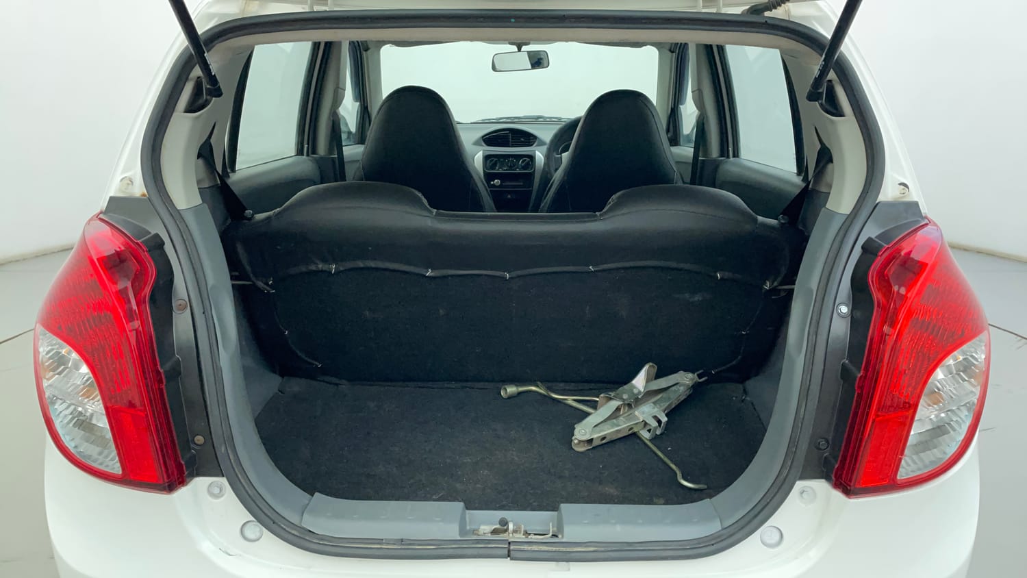 Used 2014 Maruti Suzuki Alto 800 Lxi Petrol Manual interior DICKY INSIDE VIEW