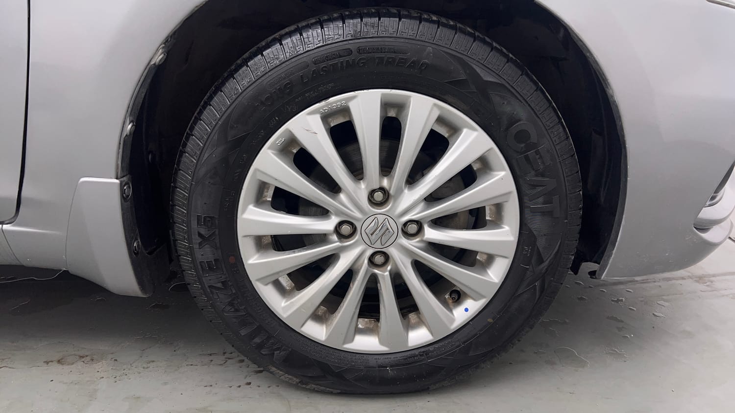 Used 2018 Maruti Suzuki Ciaz Delta Hybrid 1.5 Petrol Manual tyres RIGHT FRONT TYRE RIM VIEW