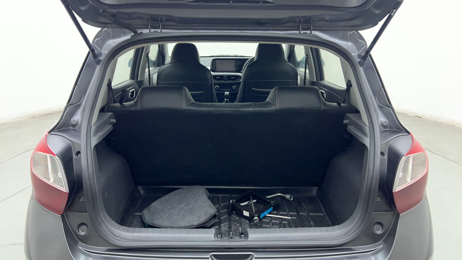 Used 2021 Hyundai Grand i10 Nios Sportz 1.2 Kappa VTVT Petrol Manual interior DICKY INSIDE VIEW