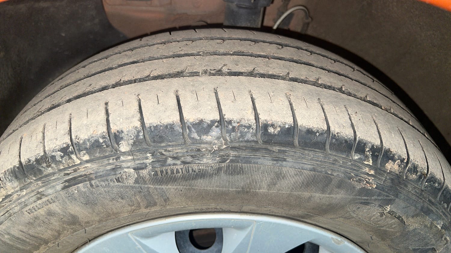 Used 2018 Hyundai Elite i20 Sportz 1.2 Petrol Manual tyres LEFT FRONT TYRE TREAD VIEW