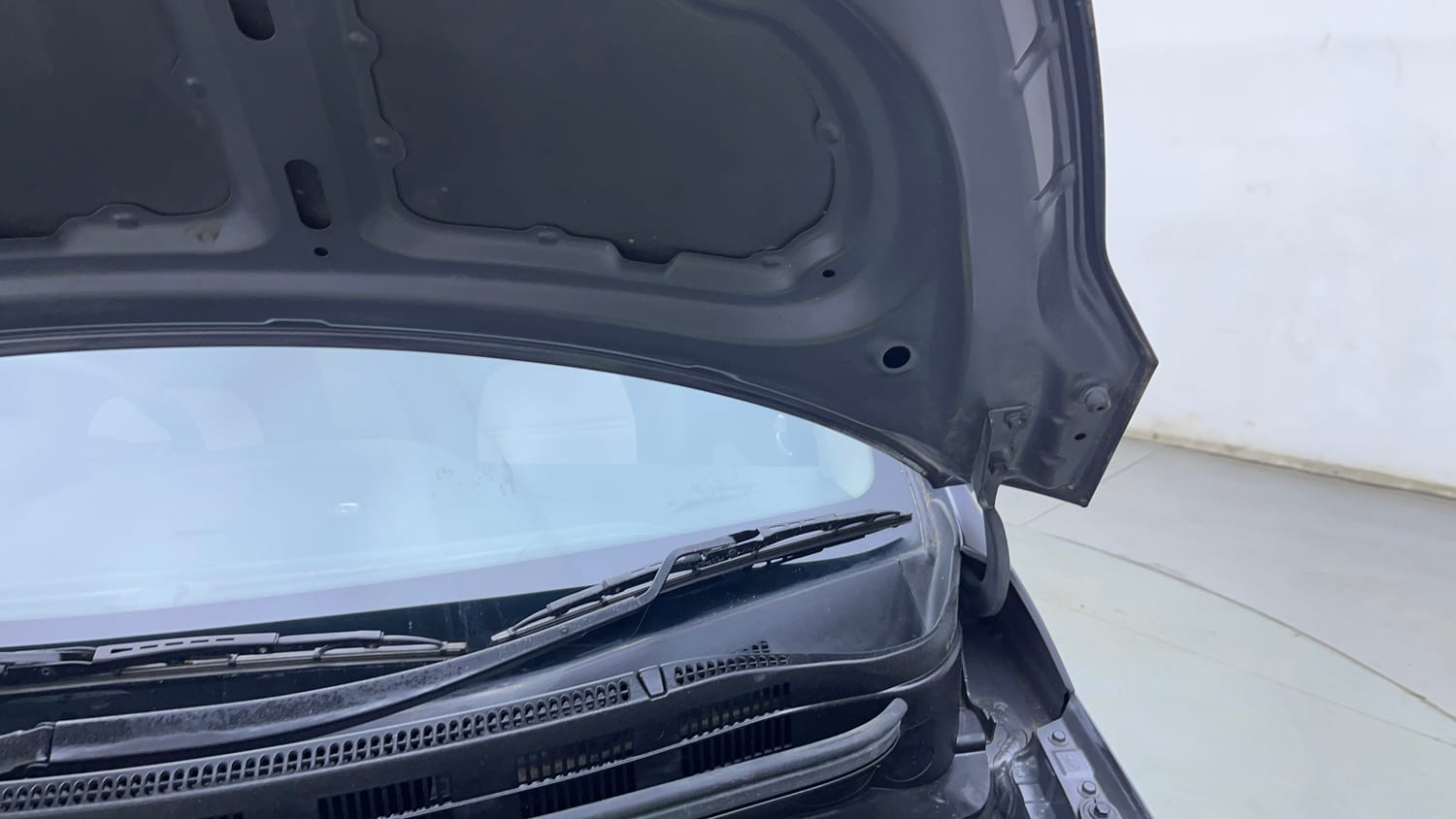 Used 2019 Hyundai Grand i10 Sportz 1.2 Kappa VTVT Petrol Manual engine ENGINE LEFT SIDE HINGE & APRON VIEW