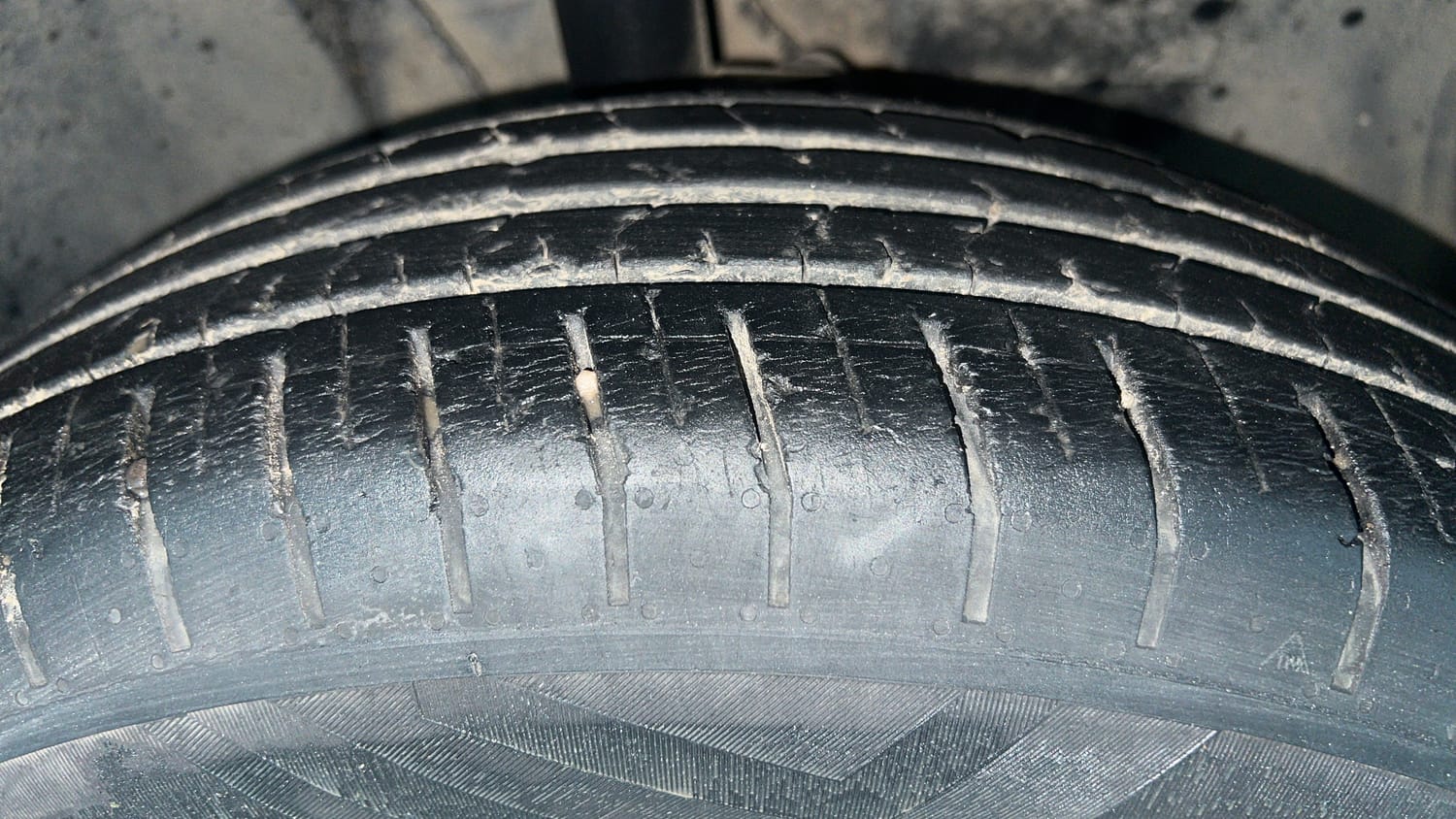 Used 2023 Tata Punch Adventure AMT Petrol Automatic tyres RIGHT FRONT TYRE TREAD VIEW