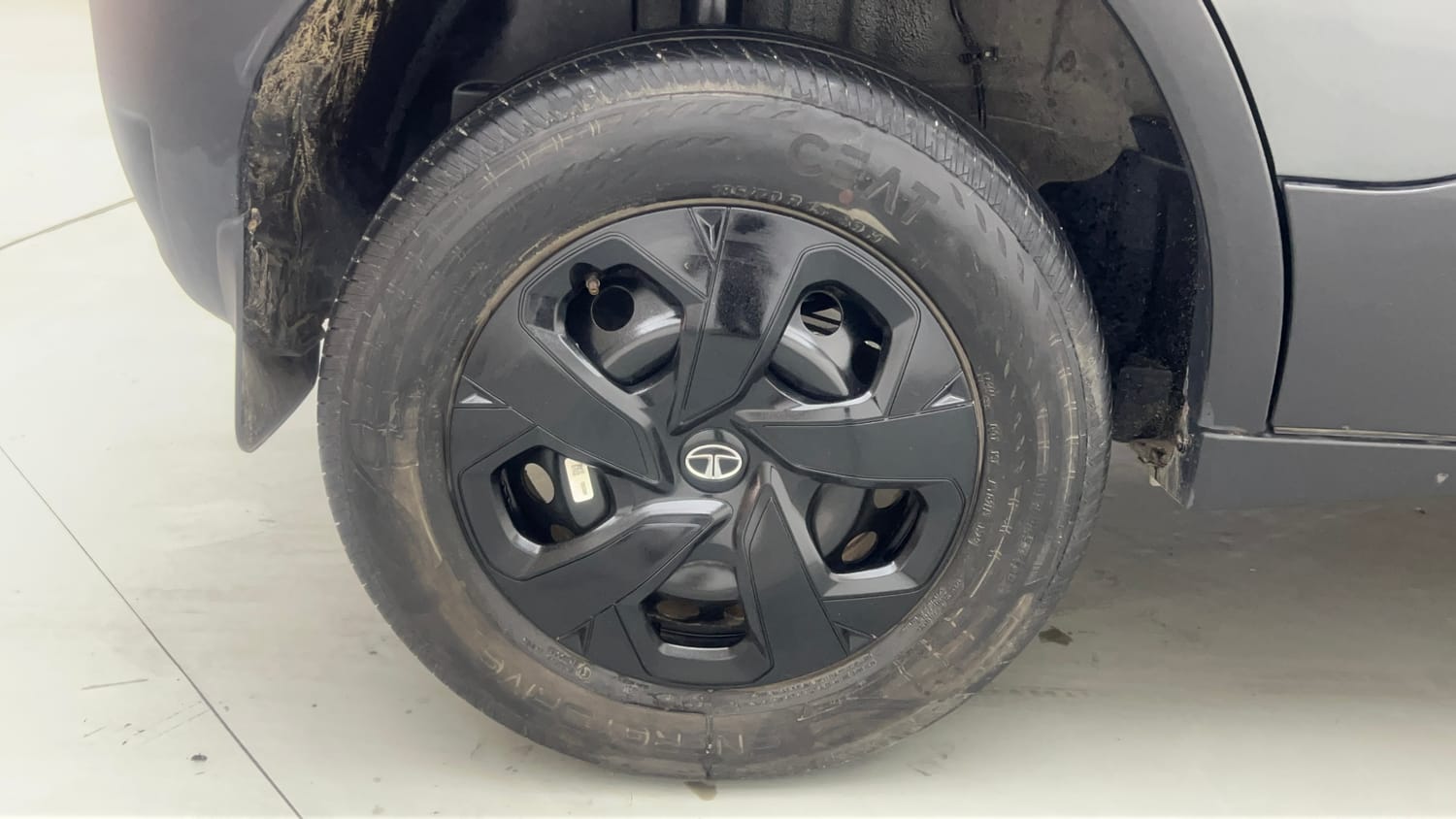 Used 2025 Tata Punch Pure MT Petrol Manual tyres RIGHT REAR TYRE RIM VIEW