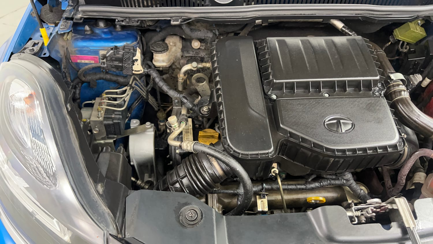 Used 2018 Tata Nexon XZ Diesel Diesel Manual engine ENGINE RIGHT SIDE VIEW