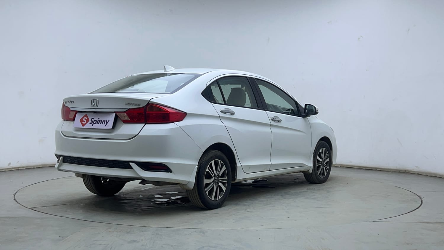 Used 2017 Honda City V Diesel Diesel Manual exterior RIGHT REAR CORNER VIEW