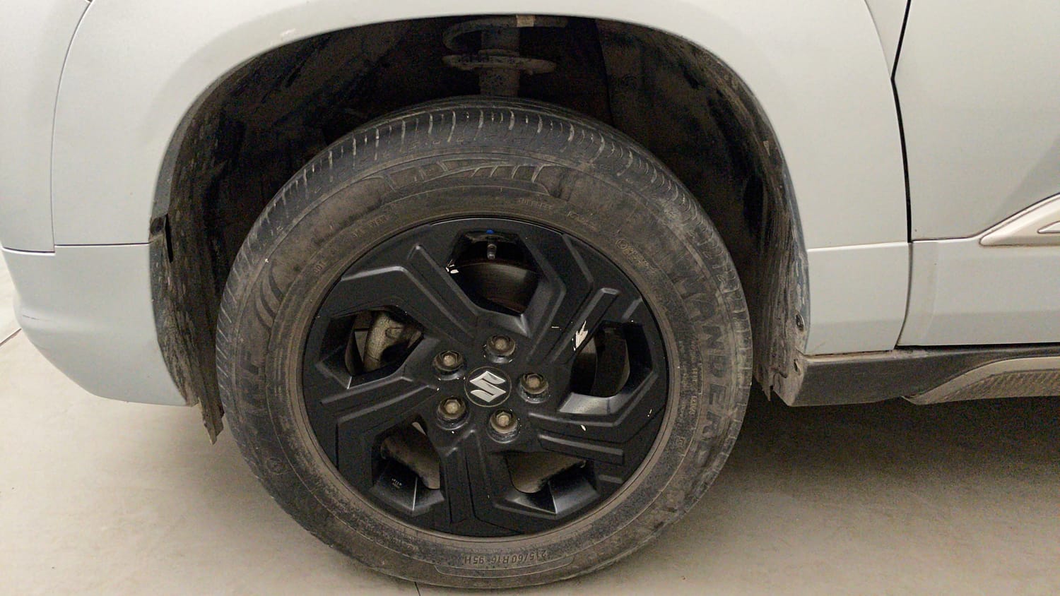 Used 2023 Maruti Suzuki Brezza ZXI AT Petrol Automatic tyres LEFT FRONT TYRE RIM VIEW