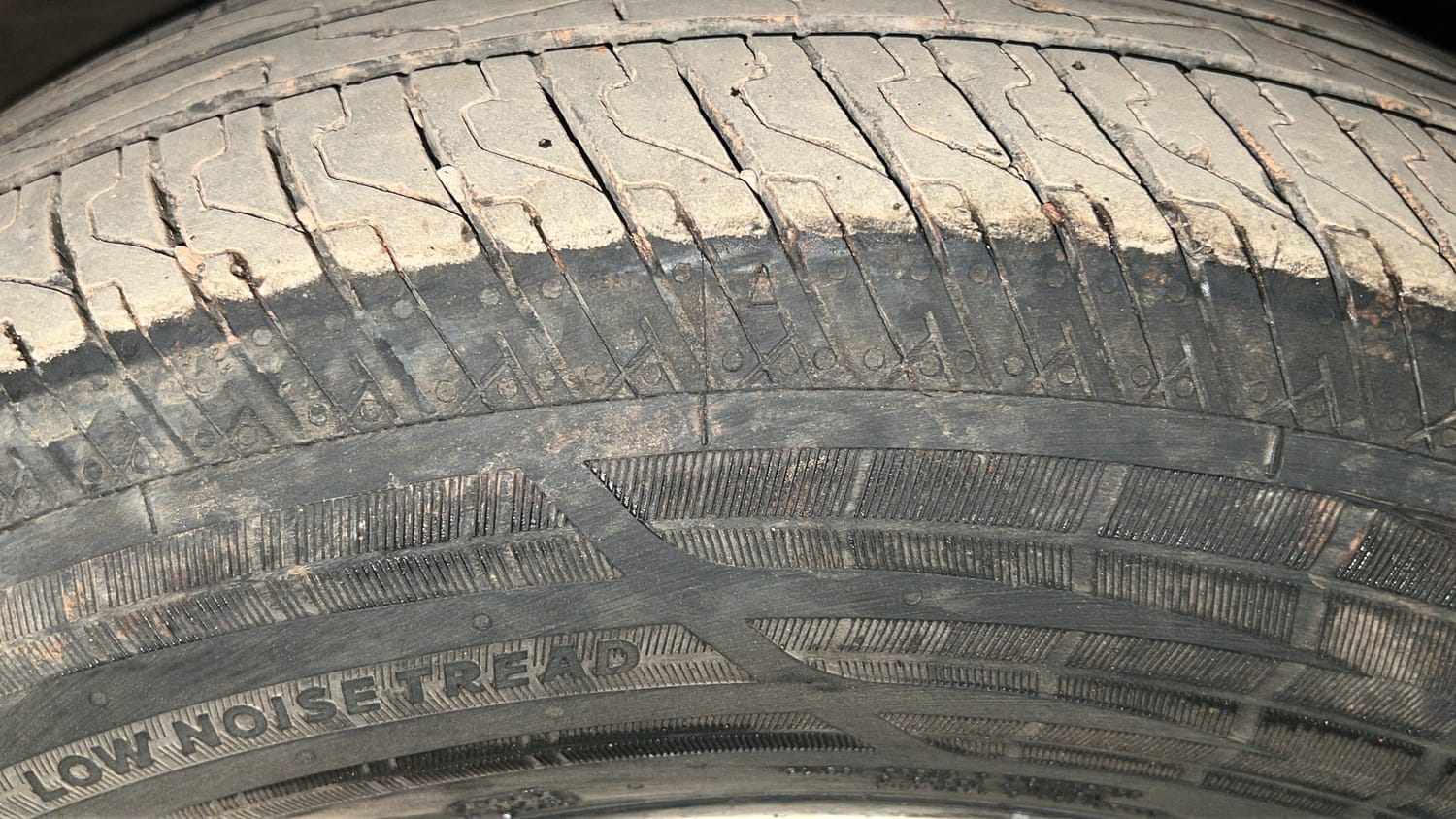 Used 2022 Maruti Suzuki Ciaz Zeta 1.5 Petrol Manual tyres RIGHT FRONT TYRE TREAD VIEW