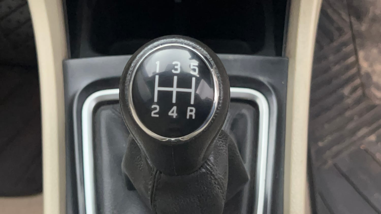 Used 2022 Maruti Suzuki Ciaz Zeta 1.5 Petrol Manual interior GEAR  KNOB VIEW