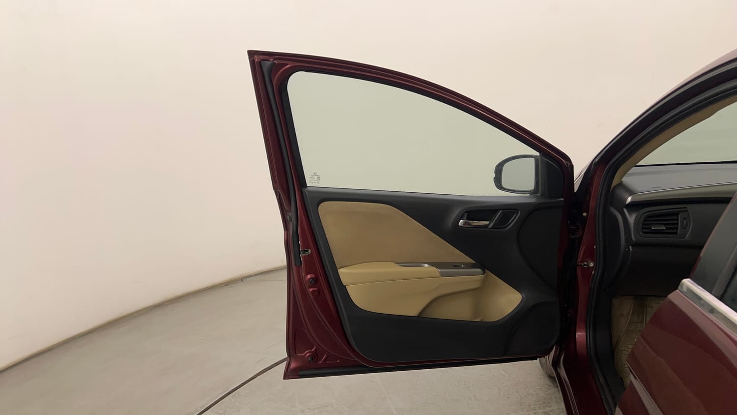 Used 2015 Honda City V Petrol Manual interior LEFT FRONT DOOR OPEN VIEW