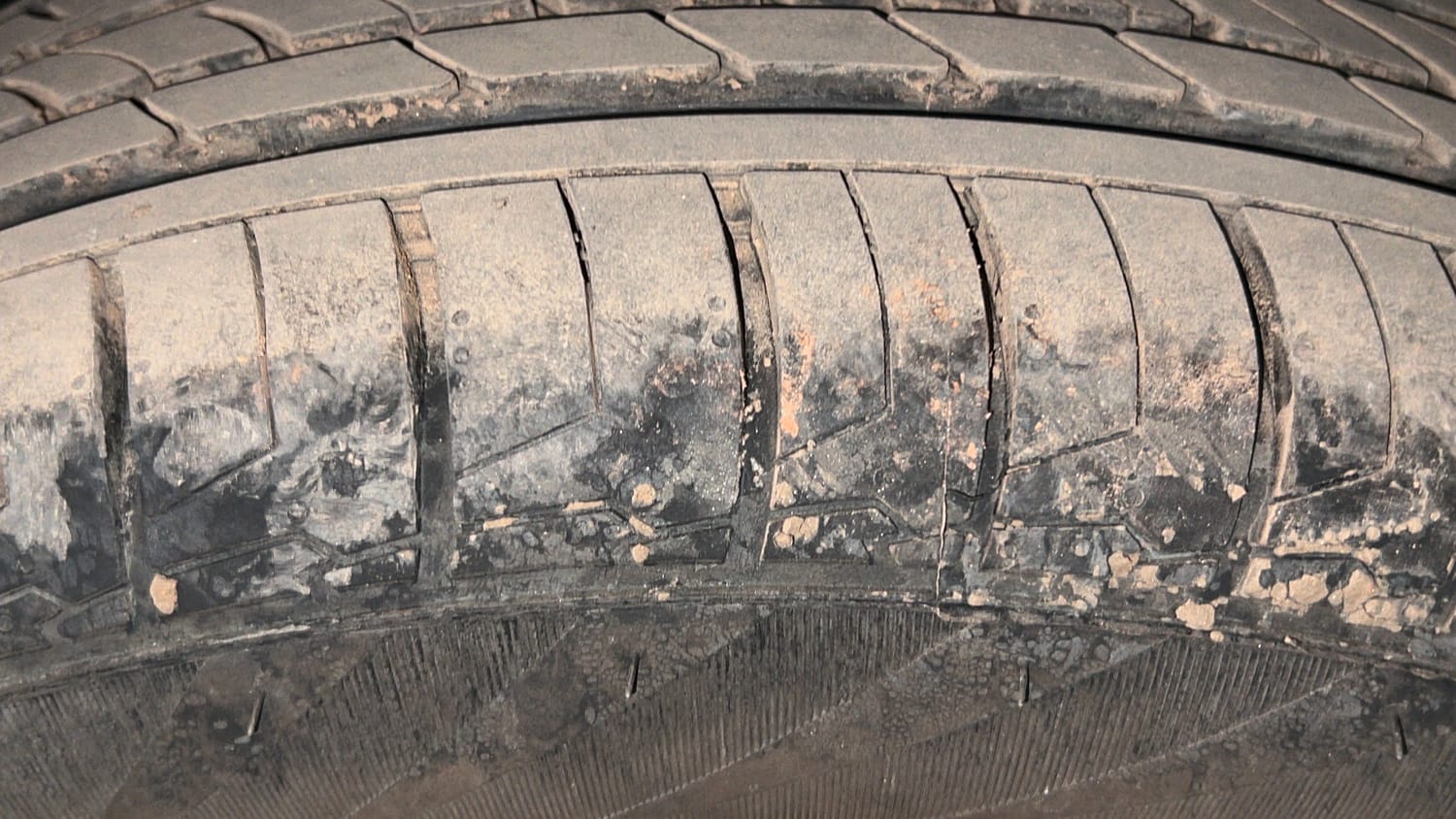 Used 2020 Tata Nexon XZA Plus (O) Petrol Automatic tyres LEFT FRONT TYRE TREAD VIEW