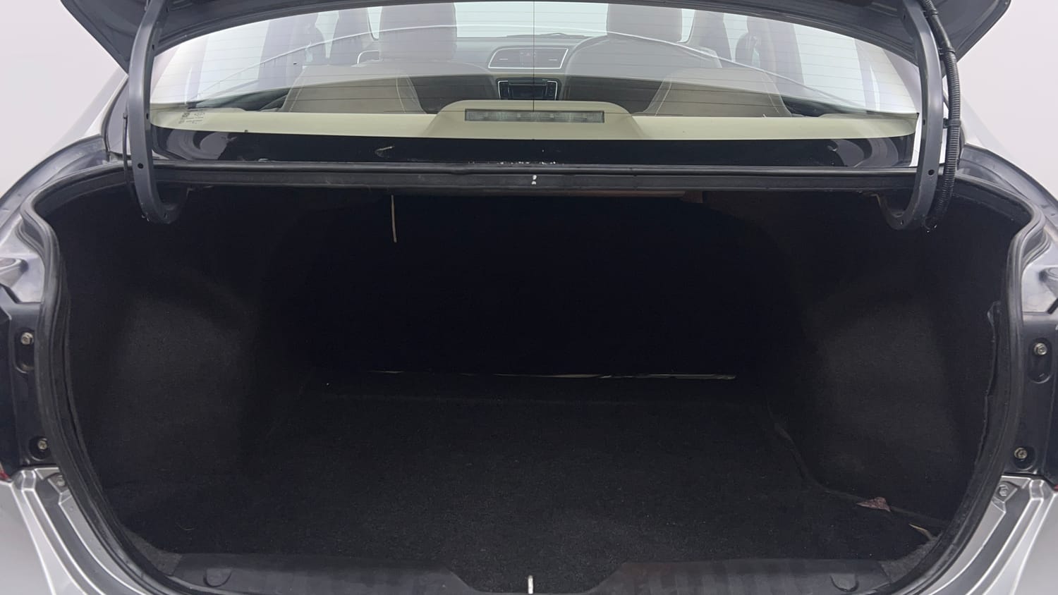 Used 2018 Maruti Suzuki Ciaz Delta Hybrid 1.5 Petrol Manual interior DICKY INSIDE VIEW
