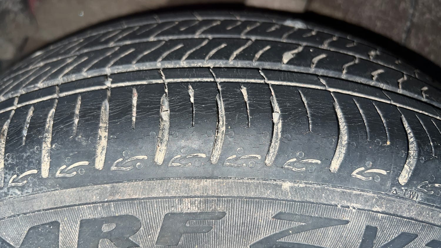 Used 2022 Hyundai Aura S 1.2 AMT Petrol Petrol Automatic tyres RIGHT REAR TYRE TREAD VIEW