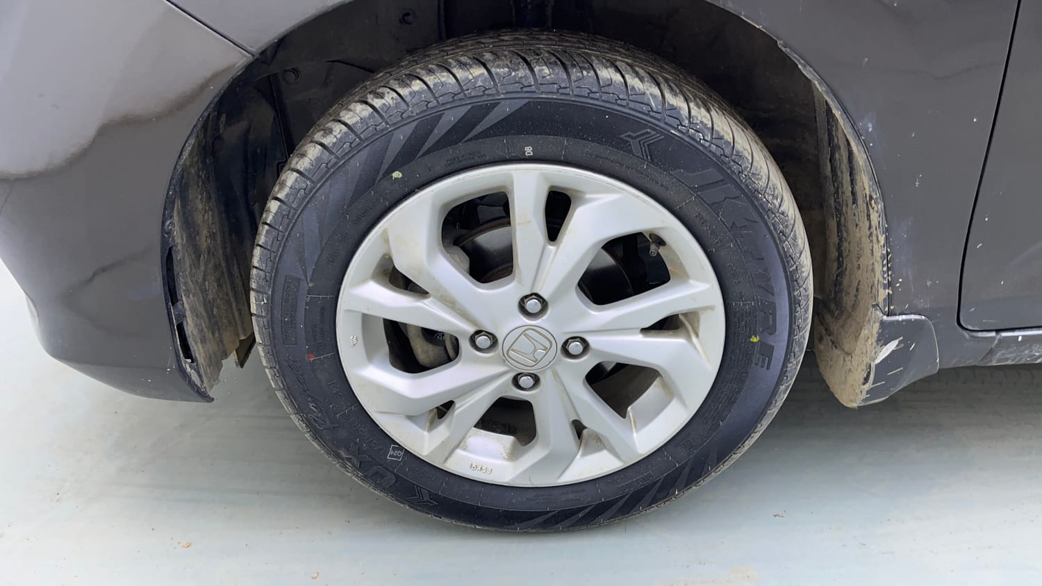 Used 2018 Honda Amaze 1.2 VX i-VTEC Petrol Manual tyres LEFT FRONT TYRE RIM VIEW