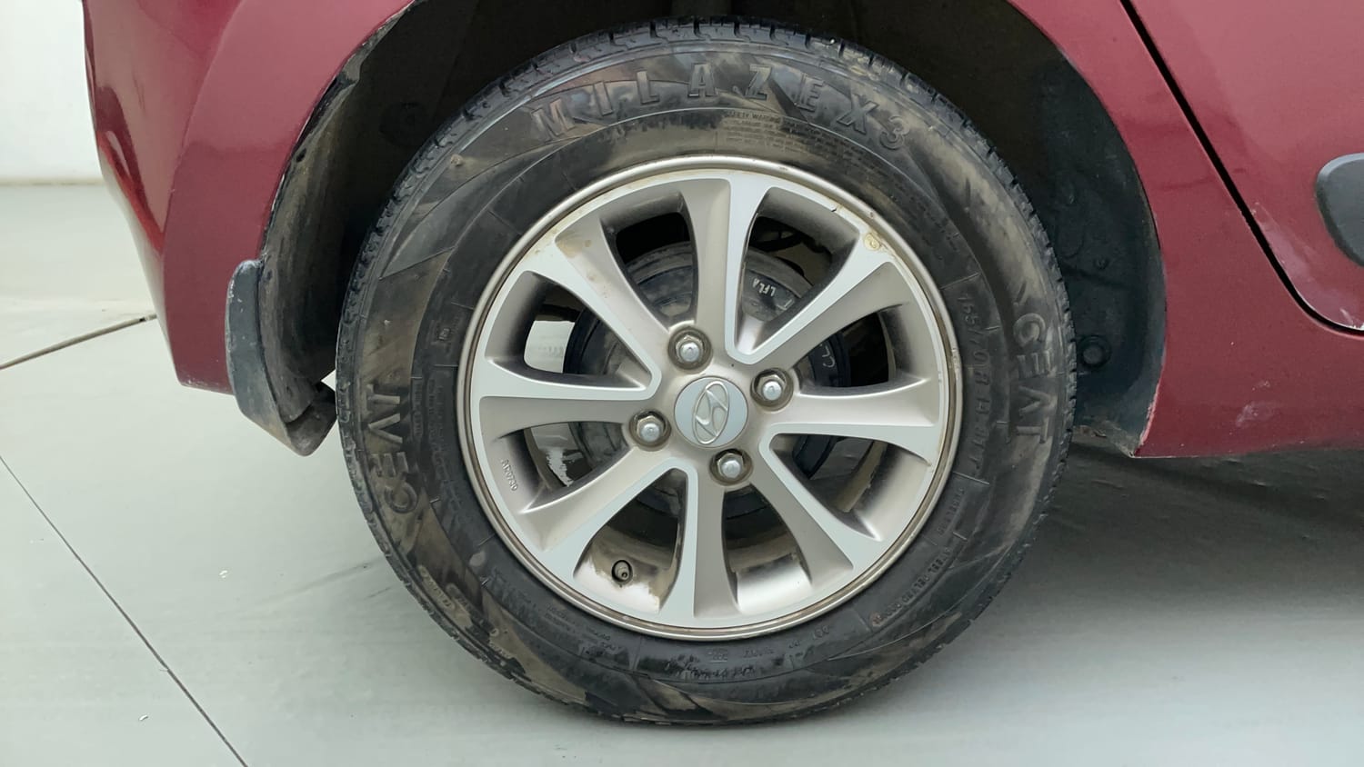 Used 2016 Hyundai Grand i10 Asta 1.2 Kappa VTVT Petrol Manual tyres RIGHT REAR TYRE RIM VIEW