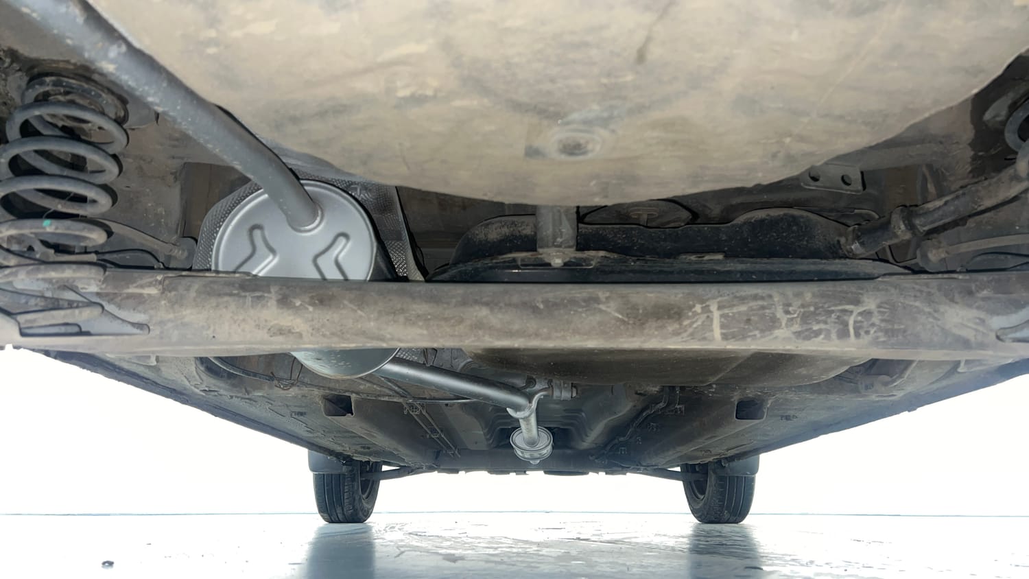 Used 2020 Renault Kwid 1.0 RXT Opt Petrol Manual extra REAR UNDERBODY VIEW (TAKEN FROM REAR)