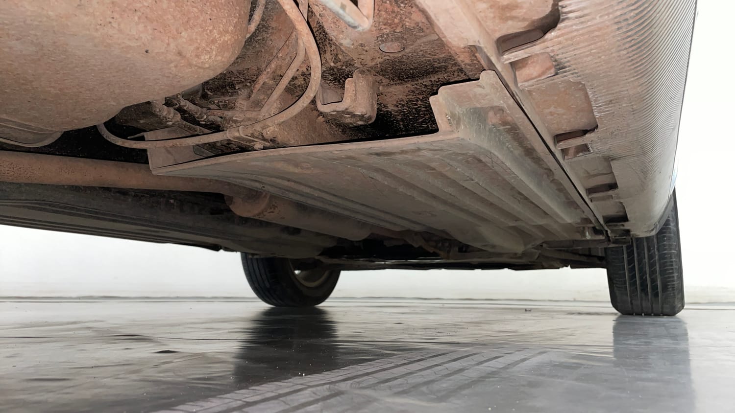 Used 2023 Maruti Suzuki Brezza ZXI AT Petrol Automatic extra REAR RIGHT UNDERBODY VIEW