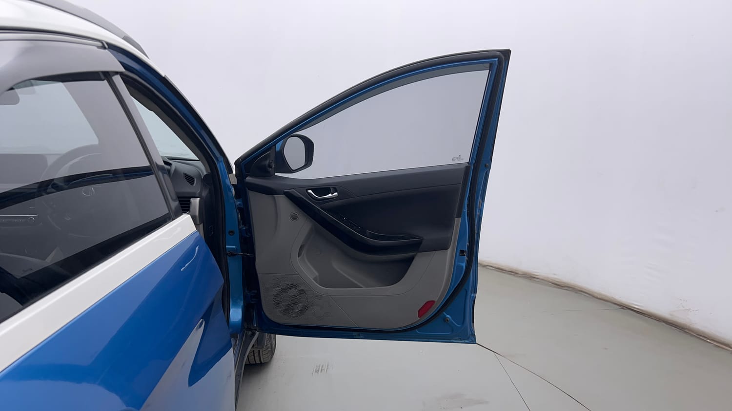 Used 2020 Tata Nexon XZA Plus (O) Petrol Automatic interior RIGHT FRONT DOOR OPEN VIEW