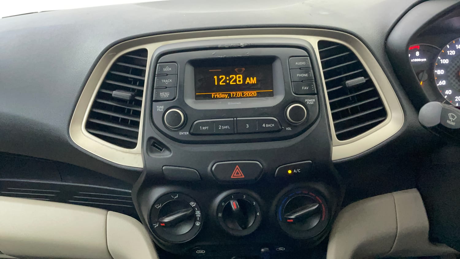Used 2021 Hyundai Santro Magna AMT Petrol Automatic interior MUSIC SYSTEM & AC CONTROL VIEW