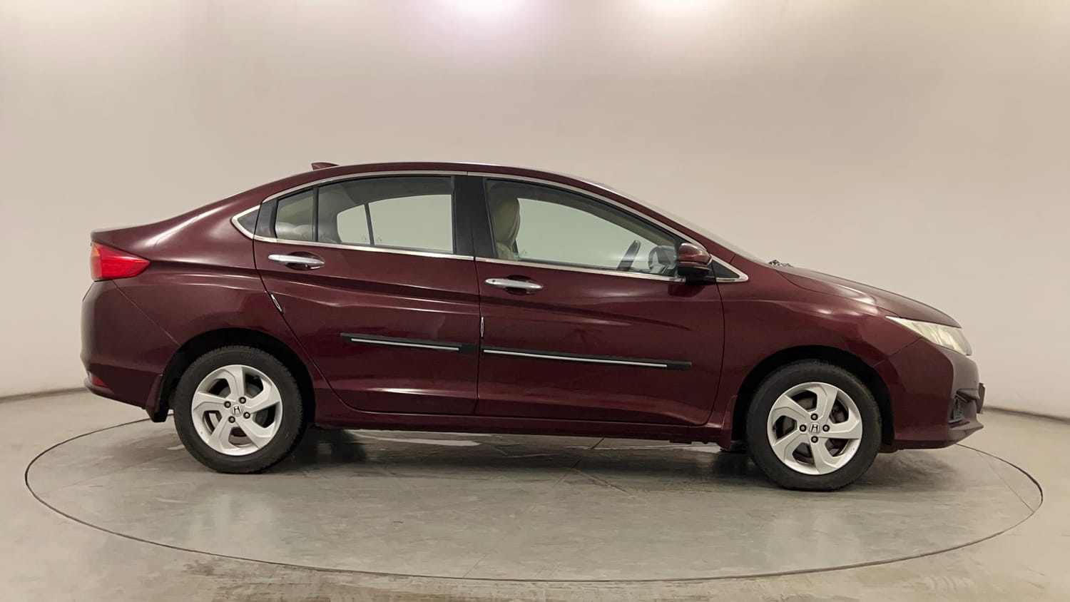 Used 2015 Honda City V Petrol Manual exterior RIGHT SIDE VIEW