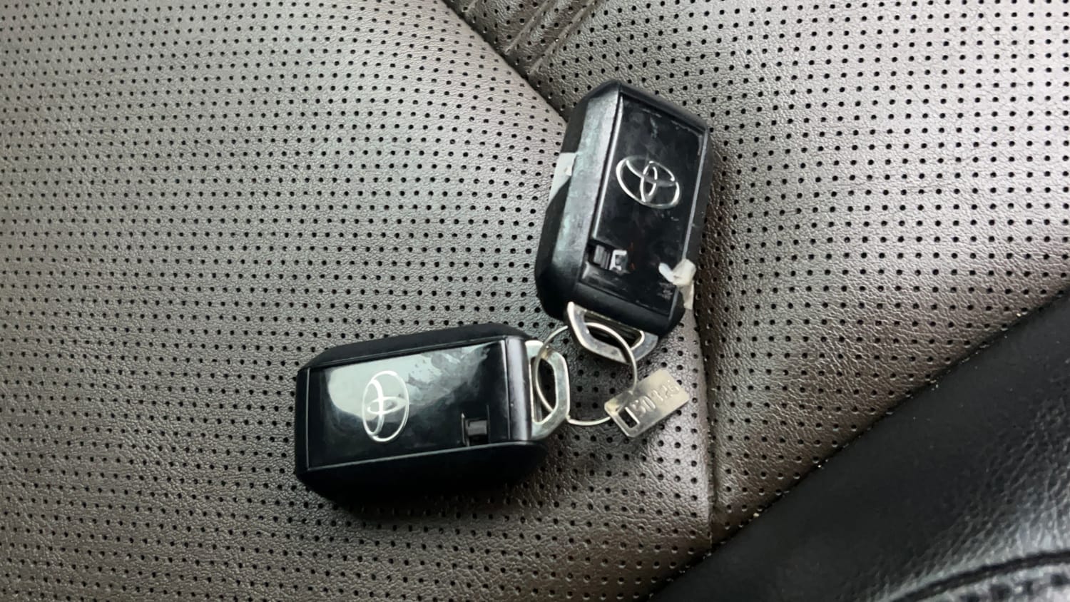 Used 2025 Toyota Urban Cruiser Hyryder V Hybrid Hybrid Automatic extra CAR KEY VIEW