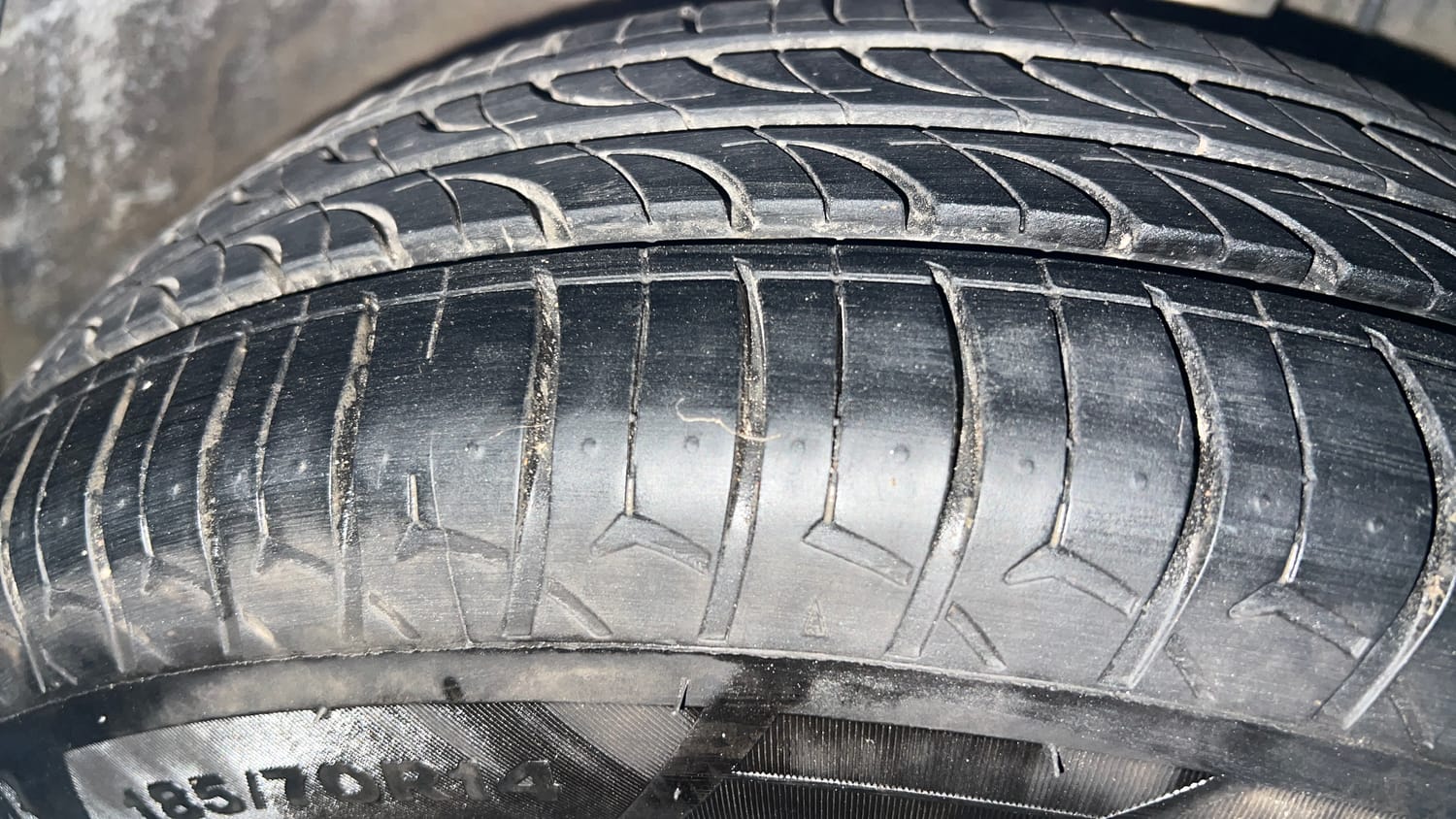 Used 2016 Hyundai Elite i20 Magna 1.2 Petrol Manual tyres RIGHT FRONT TYRE TREAD VIEW
