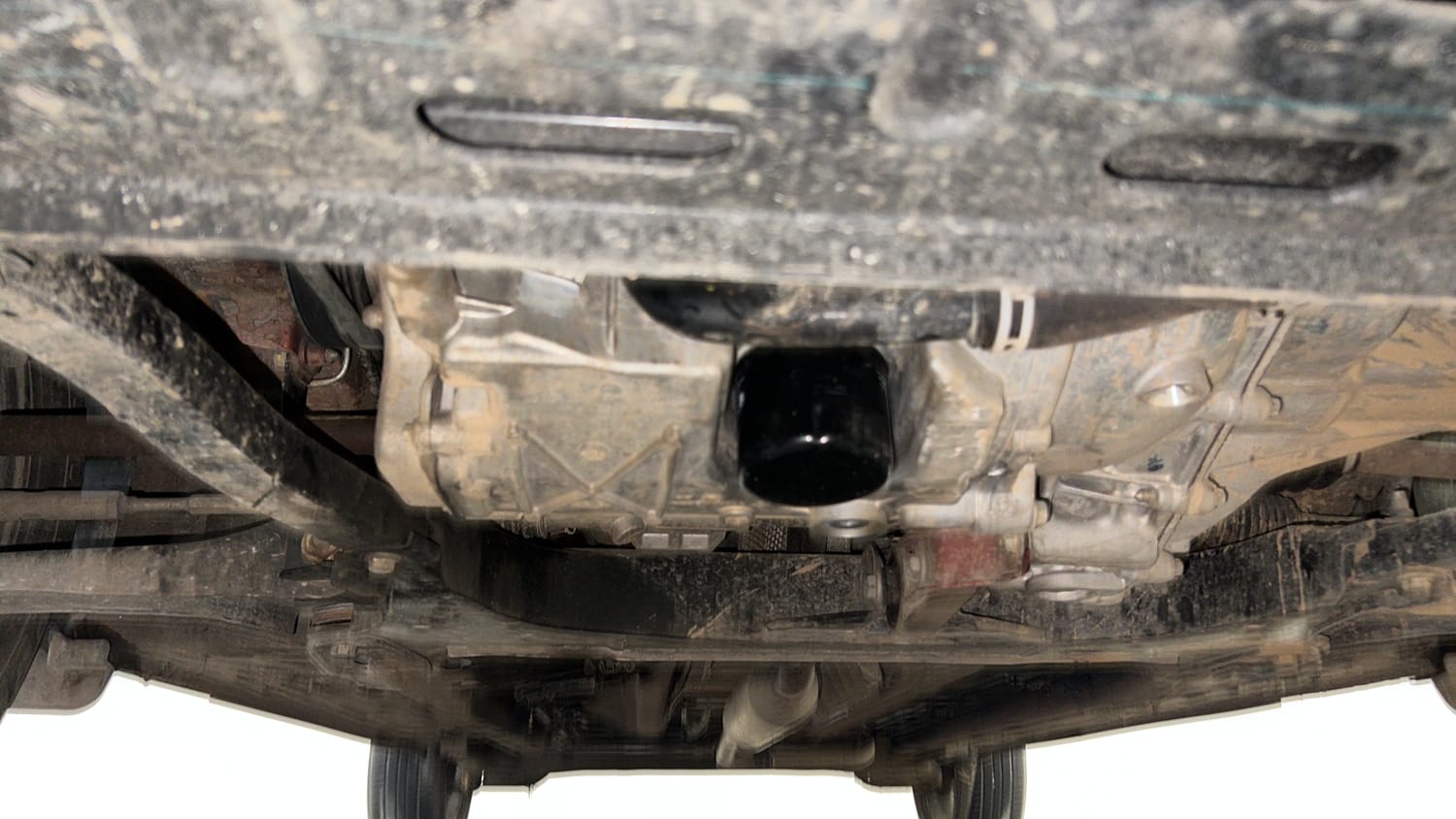 Used 2024 Nissan Magnite XV Petrol Manual extra FRONT LEFT UNDERBODY VIEW