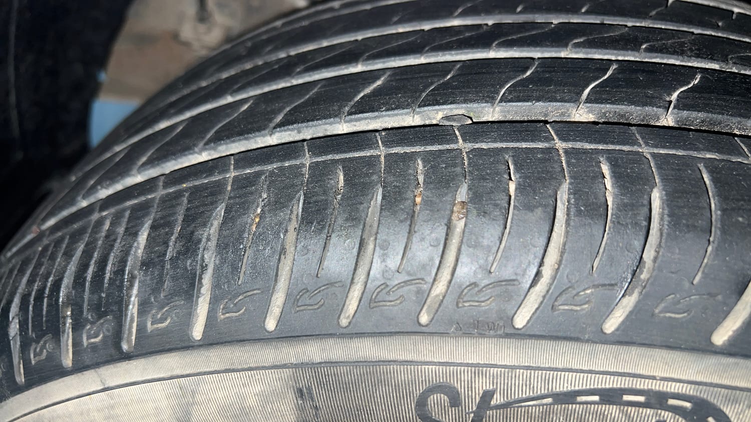 Used 2024 Kia Sonet HTK (O) 1.2 Petrol MT Petrol Manual tyres RIGHT REAR TYRE TREAD VIEW