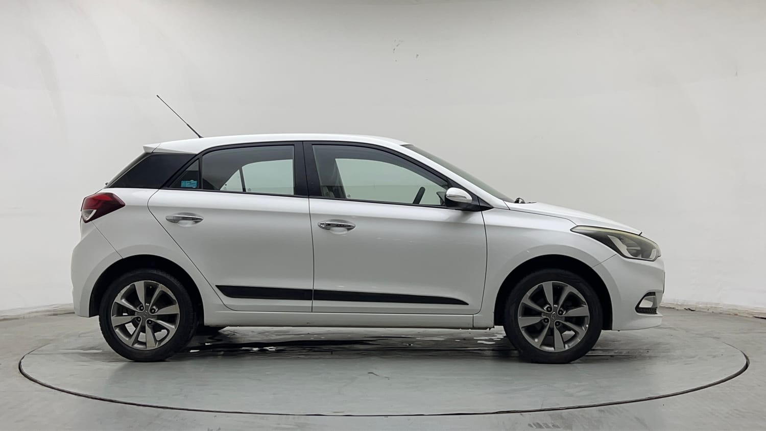 Used 2015 Hyundai Elite i20 Asta 1.2 Petrol Manual exterior RIGHT SIDE VIEW
