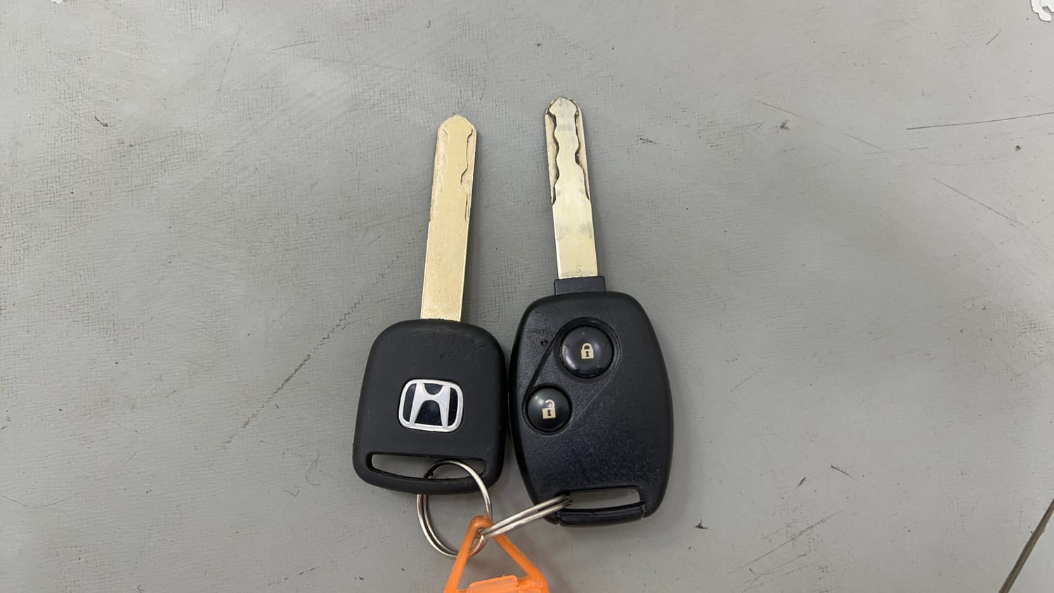 Used 2014 Honda Mobilio V (O) Petrol Petrol Manual extra CAR KEY VIEW