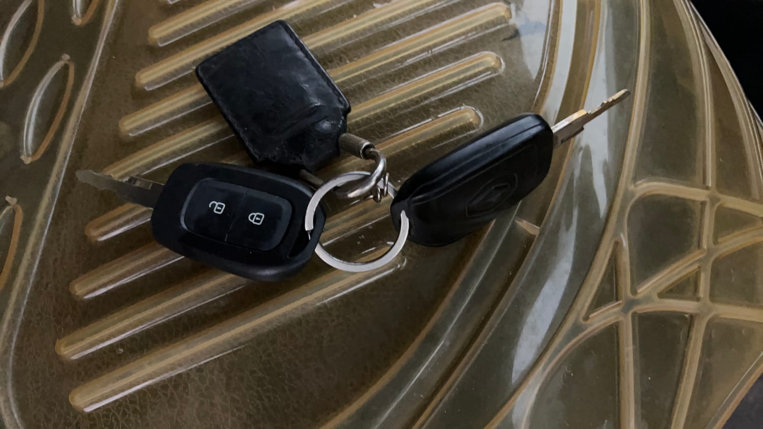 Used 2017 renault Kwid 1.0 RXT Anniversary Edition Petrol Manual extra CAR KEY VIEW