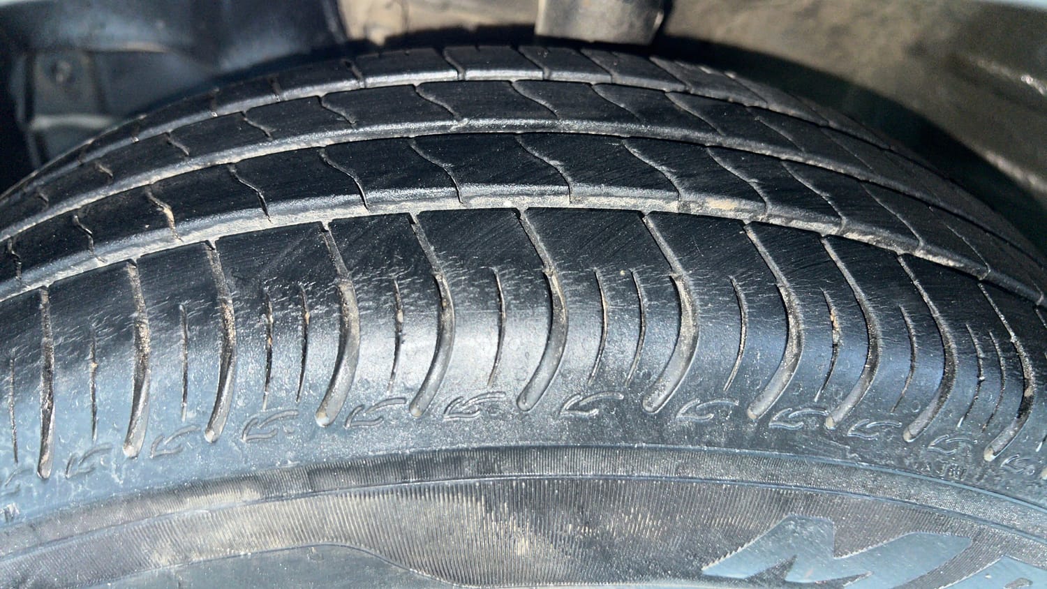 Used 2019 Maruti Suzuki Wagon R 1.0 VXi 1.0 Petrol Manual tyres LEFT FRONT TYRE TREAD VIEW