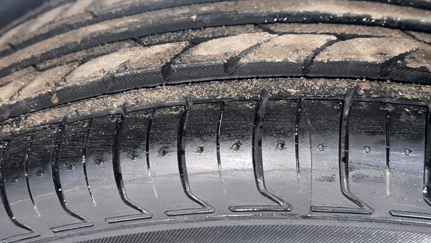 Used 2018 Maruti Suzuki Ciaz Delta Hybrid 1.5 Petrol Manual tyres LEFT REAR TYRE TREAD VIEW