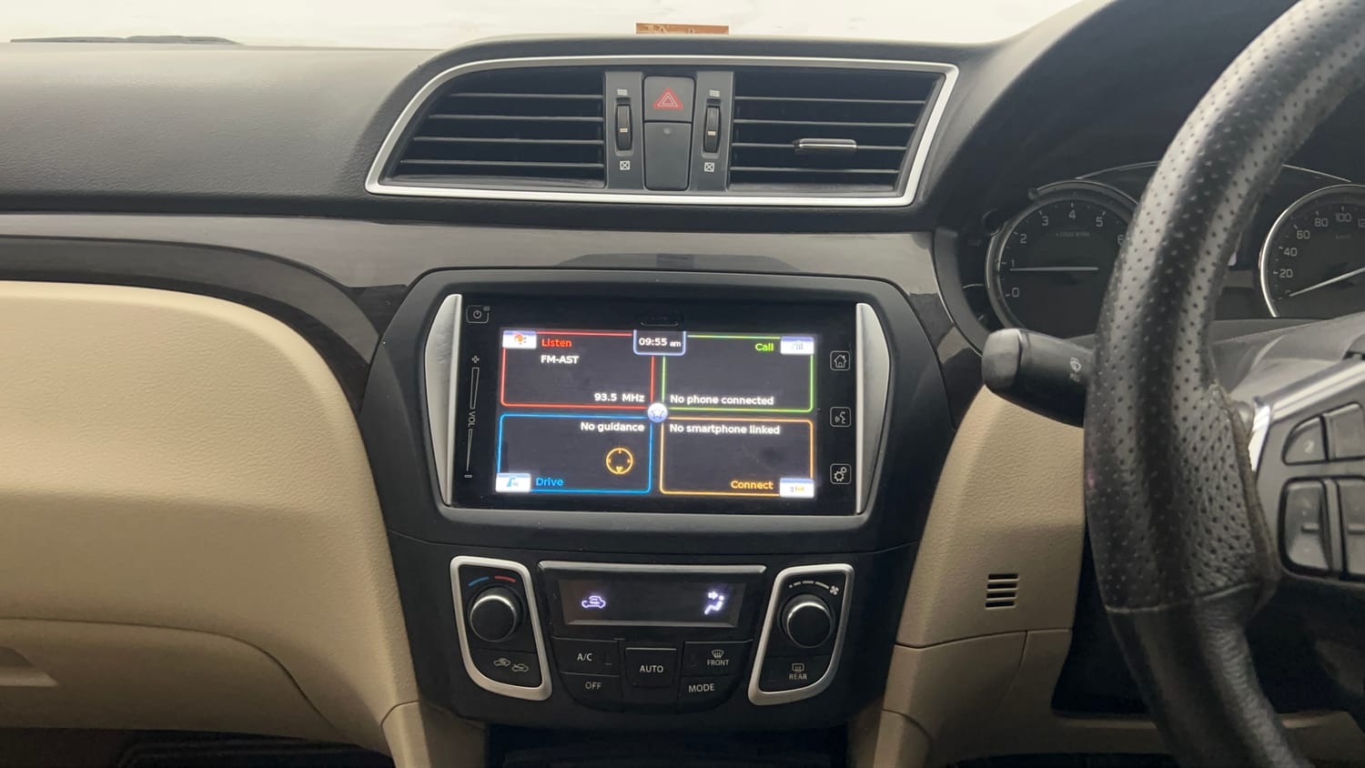 Used 2018 Maruti Suzuki Ciaz Alpha 1.4 MT Petrol Manual top_features Integrated (in-dash) music system