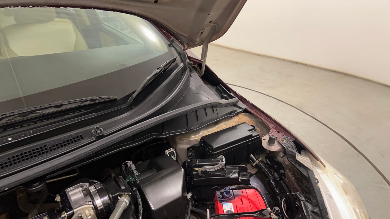 Used 2015 Honda City V Petrol Manual engine ENGINE LEFT SIDE HINGE & APRON VIEW