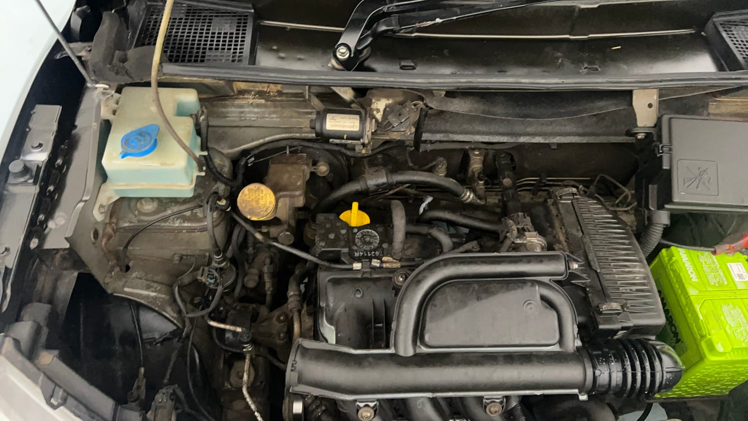 Used 2020 Renault Kwid 1.0 RXT Opt Petrol Manual engine ENGINE RIGHT SIDE VIEW